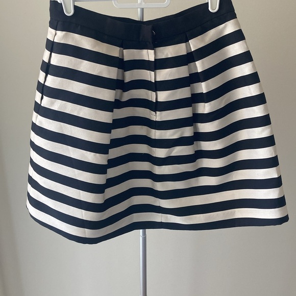 Skirt with Pockets - Picture 5 of 6